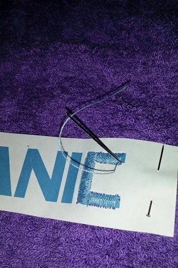 手工刺绣毛巾教程：低成本制作‘别慌’毛巾-第7张图片-趣作屋