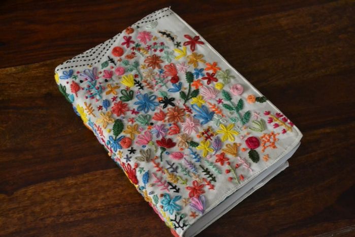DIY刺绣书套教程：10步打造个性布艺手工艺品-第15张图片-趣作屋