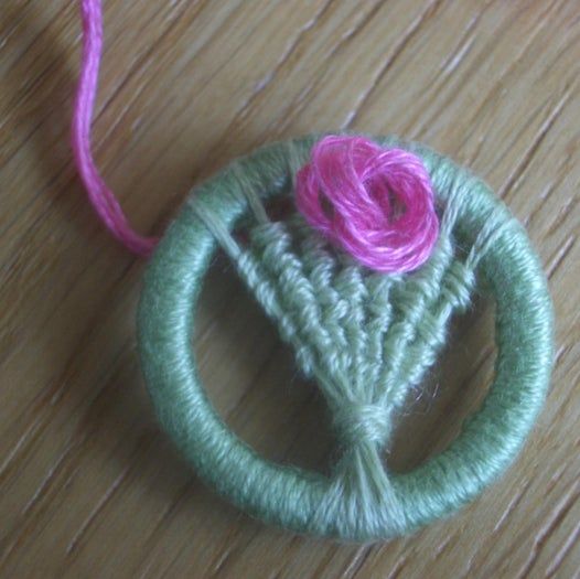 手工制作多塞特花束纽扣胸针教程-第19张图片-趣作屋 手工制作多塞特花束纽扣胸针教程-第19张图片-趣作屋