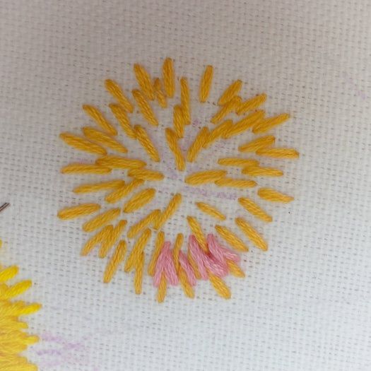 手工刺绣蒲公英花朵教程|初学者也能掌握的刺绣技巧-第8张图片-趣作屋 手工刺绣蒲公英花朵教程|初学者也能掌握的刺绣技巧-第8张图片-趣作屋