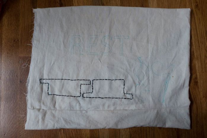 手工刺绣枕头制作教程-第10张图片-趣作屋
