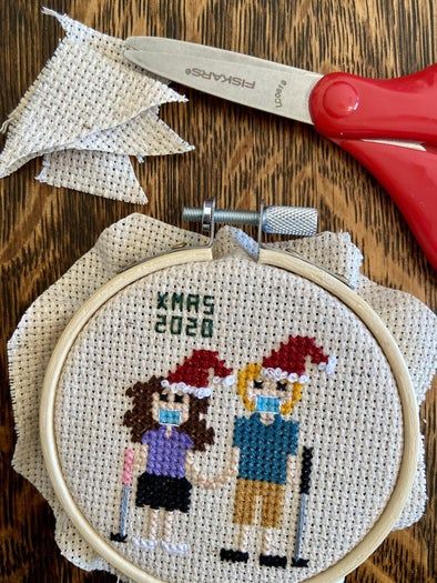 圣诞节十字绣装饰品DIY教程:手工制作个性化挂饰-第11张图片-趣作屋 圣诞节十字绣装饰品DIY教程:手工制作个性化挂饰-第11张图片-趣作屋