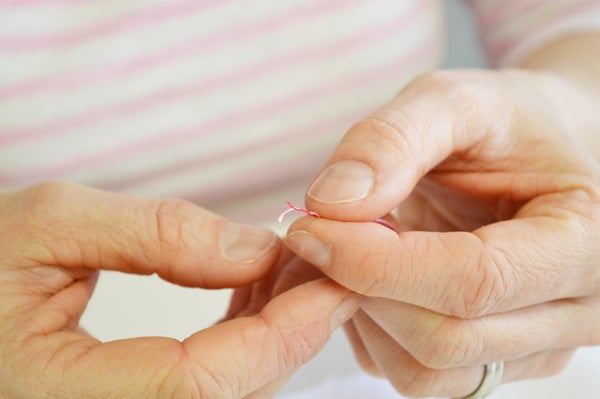 情人节DIY爱心刺绣教程:亲手制作浪漫挂墙艺术品-第5张图片-趣作屋 情人节DIY爱心刺绣教程:亲手制作浪漫挂墙艺术品-第5张图片-趣作屋