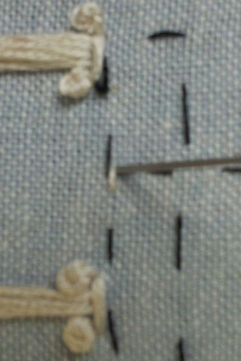 手工刺绣入门教程:掌握回针绣、茎状绣与缎面绣技巧-第16张图片-趣作屋 手工刺绣入门教程:掌握回针绣、茎状绣与缎面绣技巧-第16张图片-趣作屋