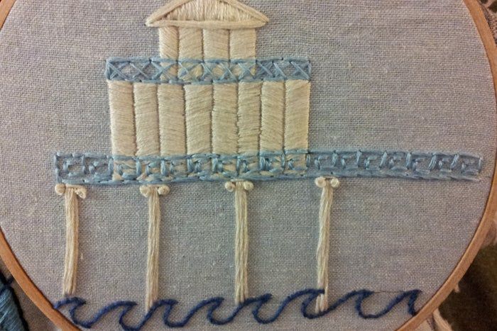 手工刺绣入门教程:掌握回针绣、茎状绣与缎面绣技巧-第10张图片-趣作屋 手工刺绣入门教程:掌握回针绣、茎状绣与缎面绣技巧-第10张图片-趣作屋