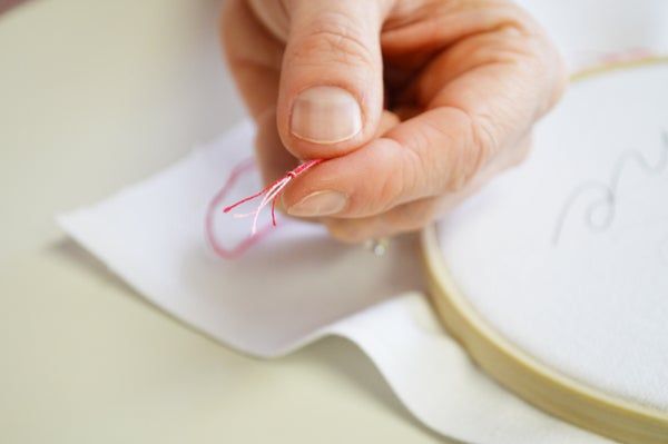 情人节DIY爱心刺绣教程:亲手制作浪漫挂墙艺术品-第6张图片-趣作屋 情人节DIY爱心刺绣教程:亲手制作浪漫挂墙艺术品-第6张图片-趣作屋