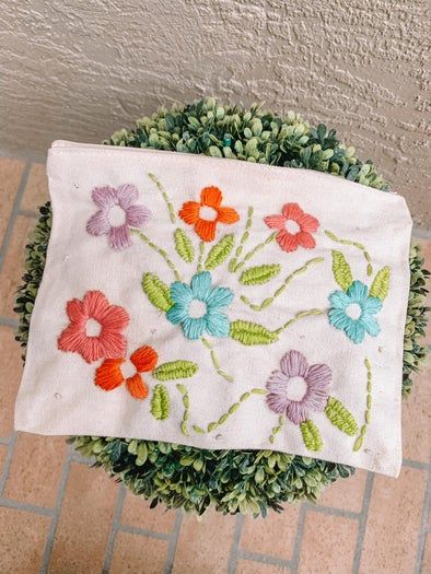 DIY帆布袋刺绣教程：手把手教你打造个性化布艺包-第1张图片-趣作屋