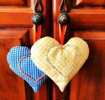 DIY刺绣心形靠垫手工教程：附图案下载与详细步骤-第3张图片-趣作屋