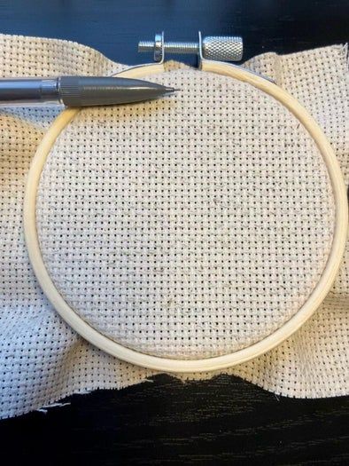 圣诞节十字绣装饰品DIY教程:手工制作个性化挂饰-第6张图片-趣作屋 圣诞节十字绣装饰品DIY教程:手工制作个性化挂饰-第6张图片-趣作屋