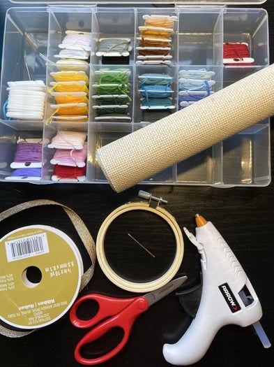 圣诞节十字绣装饰品DIY教程:手工制作个性化挂饰-第4张图片-趣作屋 圣诞节十字绣装饰品DIY教程:手工制作个性化挂饰-第4张图片-趣作屋