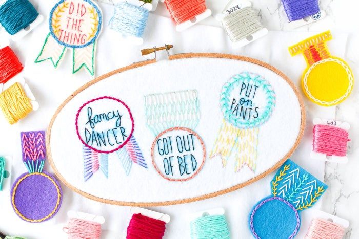 手工刺绣奖章贴片制作指南-第9张图片-趣作屋