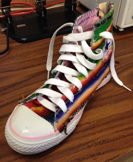 低成本DIY修补匡威鞋教程:用墨西哥毯子打造个性运动鞋-第15张图片-趣作屋 低成本DIY修补匡威鞋教程:用墨西哥毯子打造个性运动鞋-第15张图片-趣作屋