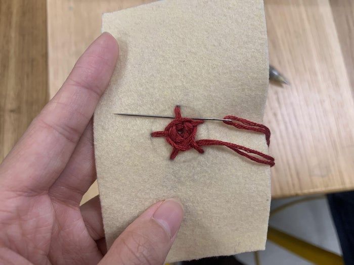 手工刺绣玫瑰教程：打造个性化装饰礼物-第12张图片-趣作屋