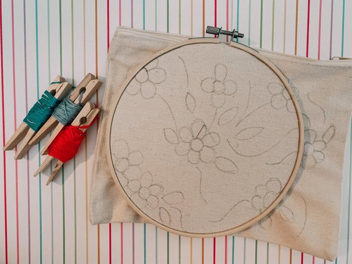 DIY帆布袋刺绣教程：手把手教你打造个性化布艺包-第7张图片-趣作屋