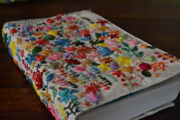 DIY刺绣书套教程：10步打造个性布艺手工艺品-第13张图片-趣作屋