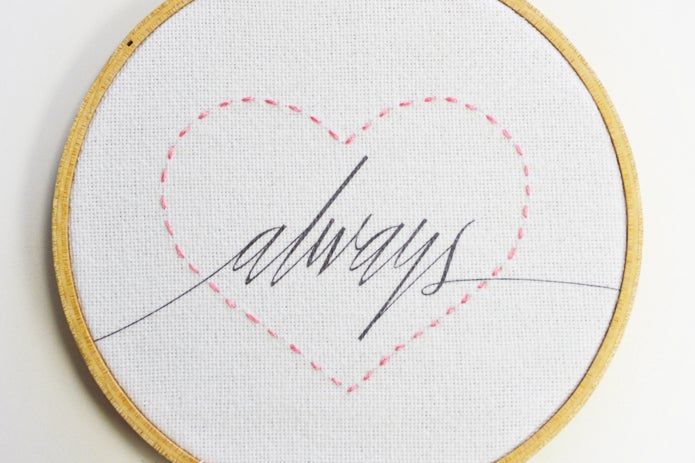情人节DIY爱心刺绣教程:亲手制作浪漫挂墙艺术品-第12张图片-趣作屋