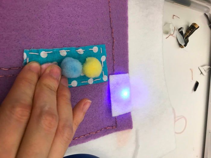 DIY儿童互动布艺玩具教程:打造Fidgety安抚玩具-第9张图片-趣作屋 DIY儿童互动布艺玩具教程:打造Fidgety安抚玩具-第9张图片-趣作屋