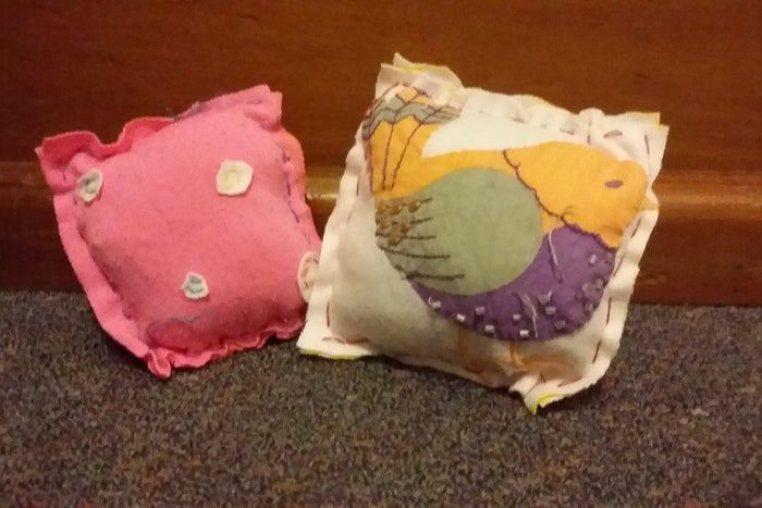 手工缝制小枕头教程：简单10步打造个性靠枕-第31张图片-趣作屋