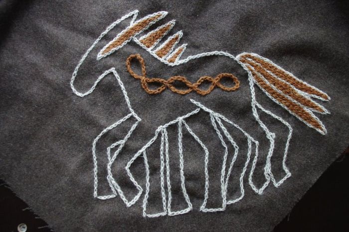 维京风格刺绣教程：手工制作奥丁神马斯莱普尼尔-第1张图片-趣作屋