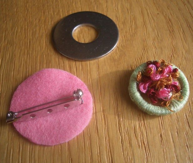 手工制作多塞特花束纽扣胸针教程-第23张图片-趣作屋 手工制作多塞特花束纽扣胸针教程-第23张图片-趣作屋