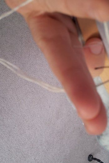 手工刺绣入门教程:掌握回针绣、茎状绣与缎面绣技巧-第5张图片-趣作屋 手工刺绣入门教程:掌握回针绣、茎状绣与缎面绣技巧-第5张图片-趣作屋