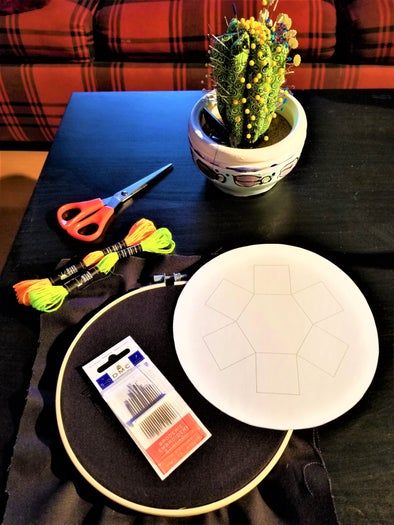 手把手教你用直线绣出曲线美感的刺绣DIY教程-第3张图片-趣作屋