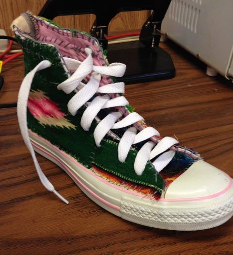 低成本DIY修补匡威鞋教程:用墨西哥毯子打造个性运动鞋-第2张图片-趣作屋 低成本DIY修补匡威鞋教程:用墨西哥毯子打造个性运动鞋-第2张图片-趣作屋