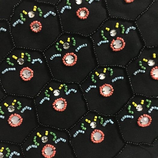 手工刺绣珠片手拿包DIY教程:详细步骤教你制作个性化蜜蜂图案手拿包-第20张图片-趣作屋 手工刺绣珠片手拿包DIY教程:详细步骤教你制作个性化蜜蜂图案手拿包-第20张图片-趣作屋