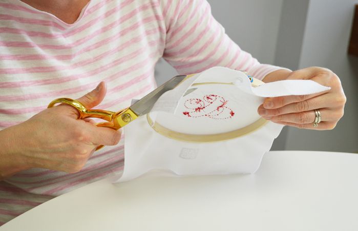 情人节DIY爱心刺绣教程:亲手制作浪漫挂墙艺术品-第10张图片-趣作屋 情人节DIY爱心刺绣教程:亲手制作浪漫挂墙艺术品-第10张图片-趣作屋