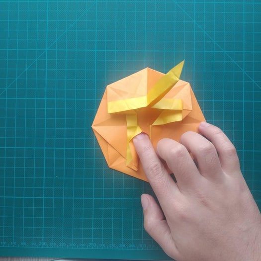 手工折纸教程：用20厘米彩纸折出π符号硬币折纸-第71张图片-趣作屋