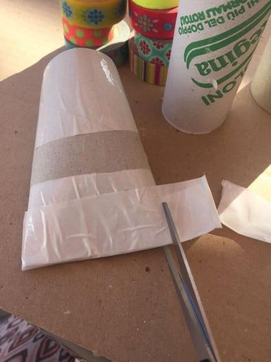 亲子手工DIY:用纸筒轻松制作彩色鲤鱼旗-第8张图片-趣作屋 亲子手工DIY:用纸筒轻松制作彩色鲤鱼旗-第8张图片-趣作屋