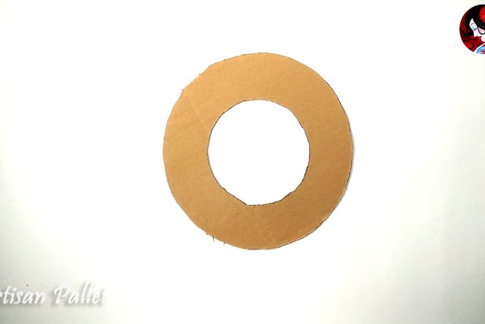 用回收材料做墙面挂饰,超简单纸艺卷手工教程-第3张图片-趣作屋 用回收材料做墙面挂饰,超简单纸艺卷手工教程-第3张图片-趣作屋