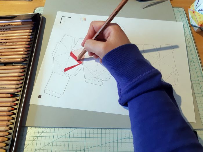 用纸手工制作复活节彩蛋的简单方法-第5张图片-趣作屋