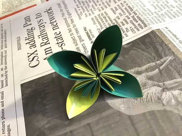 超简单手工纸花制作教程，零成本DIY装饰花-第10张图片-趣作屋