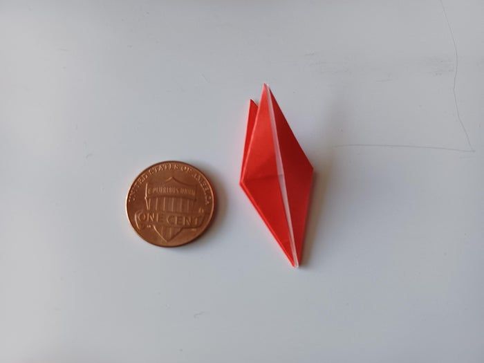 挑战手工极限：用4x4厘米纸折迷你千纸鹤教程-第6张图片-趣作屋