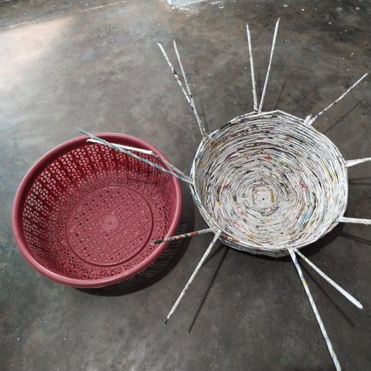 超详细纸艺花篮制作教程，用皱纹纸轻松DIY非洲菊花束-第25张图片-趣作屋