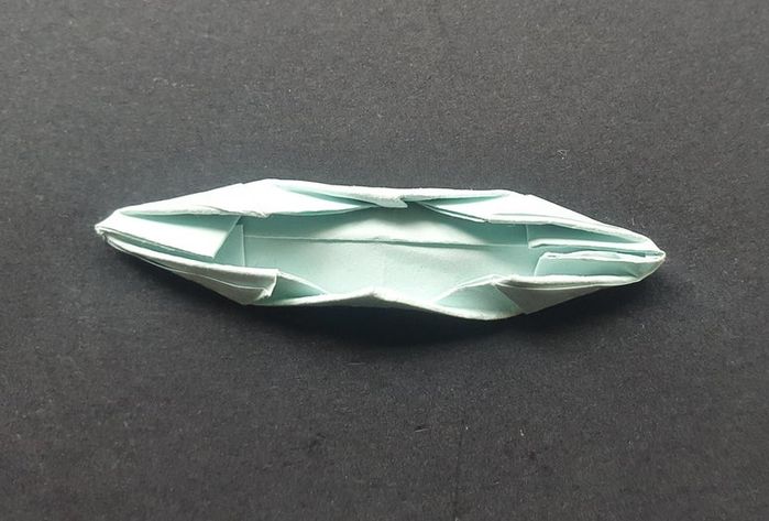 超简单折纸船教程：教你用方形纸折出实用小船-第13张图片-趣作屋