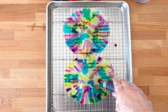 亲子手工DIY：轻松制作彩色扎染纸蝴蝶-第3张图片-趣作屋