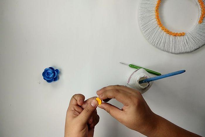 用回收材料做墙面挂饰,超简单纸艺卷手工教程-第14张图片-趣作屋 用回收材料做墙面挂饰,超简单纸艺卷手工教程-第14张图片-趣作屋