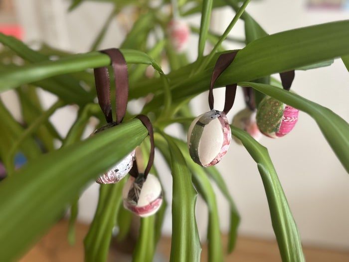 用旧餐巾纸低成本DIY复活节彩蛋,简单又有趣的手工制作教程-第1张图片-趣作屋 用旧餐巾纸低成本DIY复活节彩蛋,简单又有趣的手工制作教程-第1张图片-趣作屋