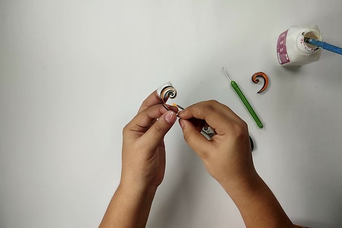 用回收材料做墙面挂饰,超简单纸艺卷手工教程-第18张图片-趣作屋 用回收材料做墙面挂饰,超简单纸艺卷手工教程-第18张图片-趣作屋