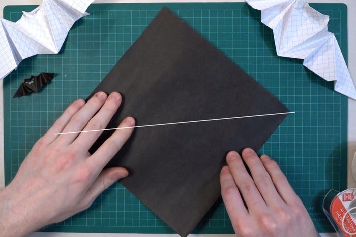 超简单折纸蝙蝠教程,万圣节装饰轻松做-第13张图片-趣作屋 超简单折纸蝙蝠教程,万圣节装饰轻松做-第13张图片-趣作屋