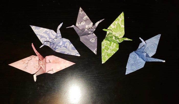 超简单千纸鹤折法教程，一学就会的手工折纸指南-第1张图片-趣作屋