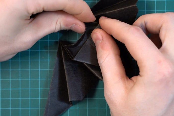 超简单折纸蝙蝠教程,万圣节装饰轻松做-第21张图片-趣作屋 超简单折纸蝙蝠教程,万圣节装饰轻松做-第21张图片-趣作屋