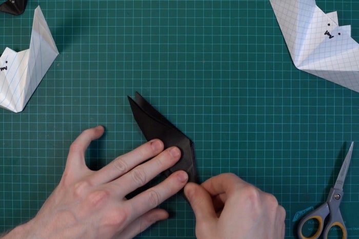 超简单折纸蝙蝠教程,万圣节装饰轻松做-第10张图片-趣作屋 超简单折纸蝙蝠教程,万圣节装饰轻松做-第10张图片-趣作屋