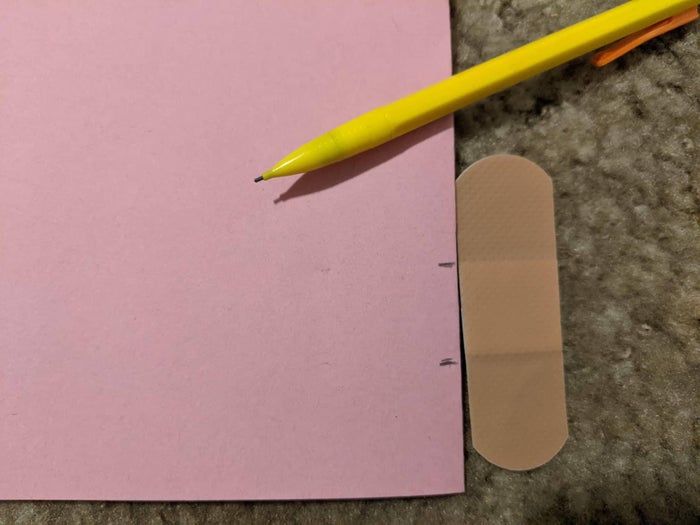 用创可贴做蝴蝶手工教程，传递善意小行动-第5张图片-趣作屋