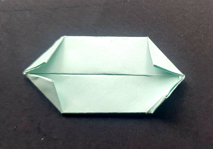 超简单折纸船教程：教你用方形纸折出实用小船-第10张图片-趣作屋