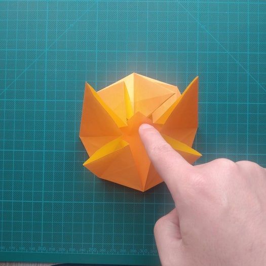 手工折纸教程：用20厘米彩纸折出π符号硬币折纸-第35张图片-趣作屋