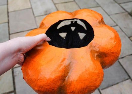 低成本手工制作万圣节南瓜灯教程-第25张图片-趣作屋