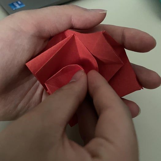 手工折纸玫瑰花教程，简单易学还能永久保存-第22张图片-趣作屋